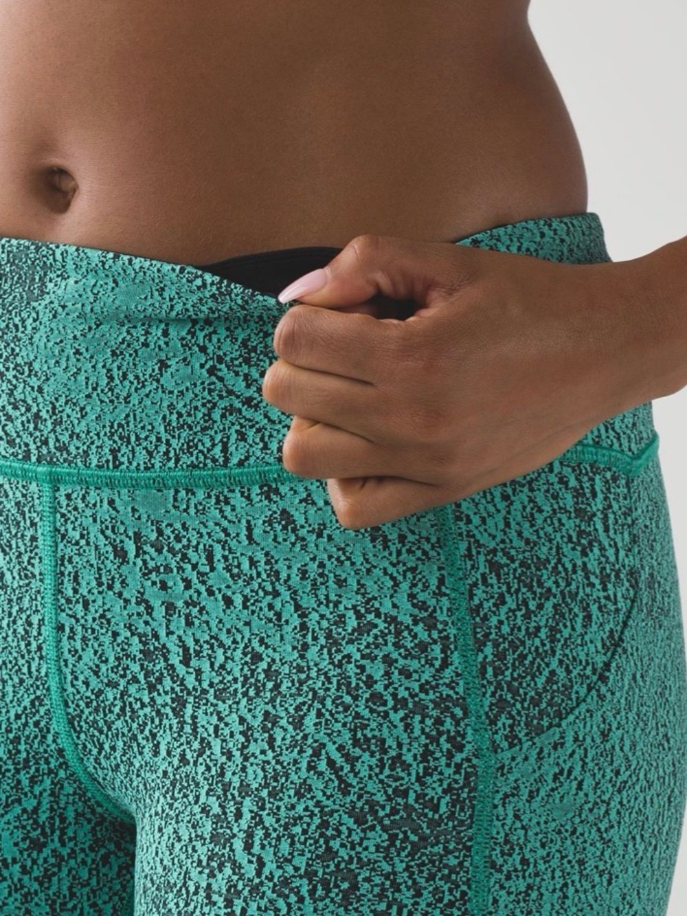 Lululemon Pace Rival Crop
Power Luxtreme Spray Jacquard Bali Breeze Leggings - Picture 8 of 9